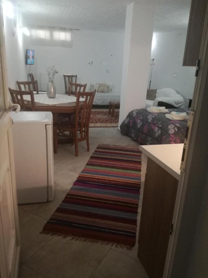Maria'S Cozy Basement Studio ! Волос Экстерьер фото