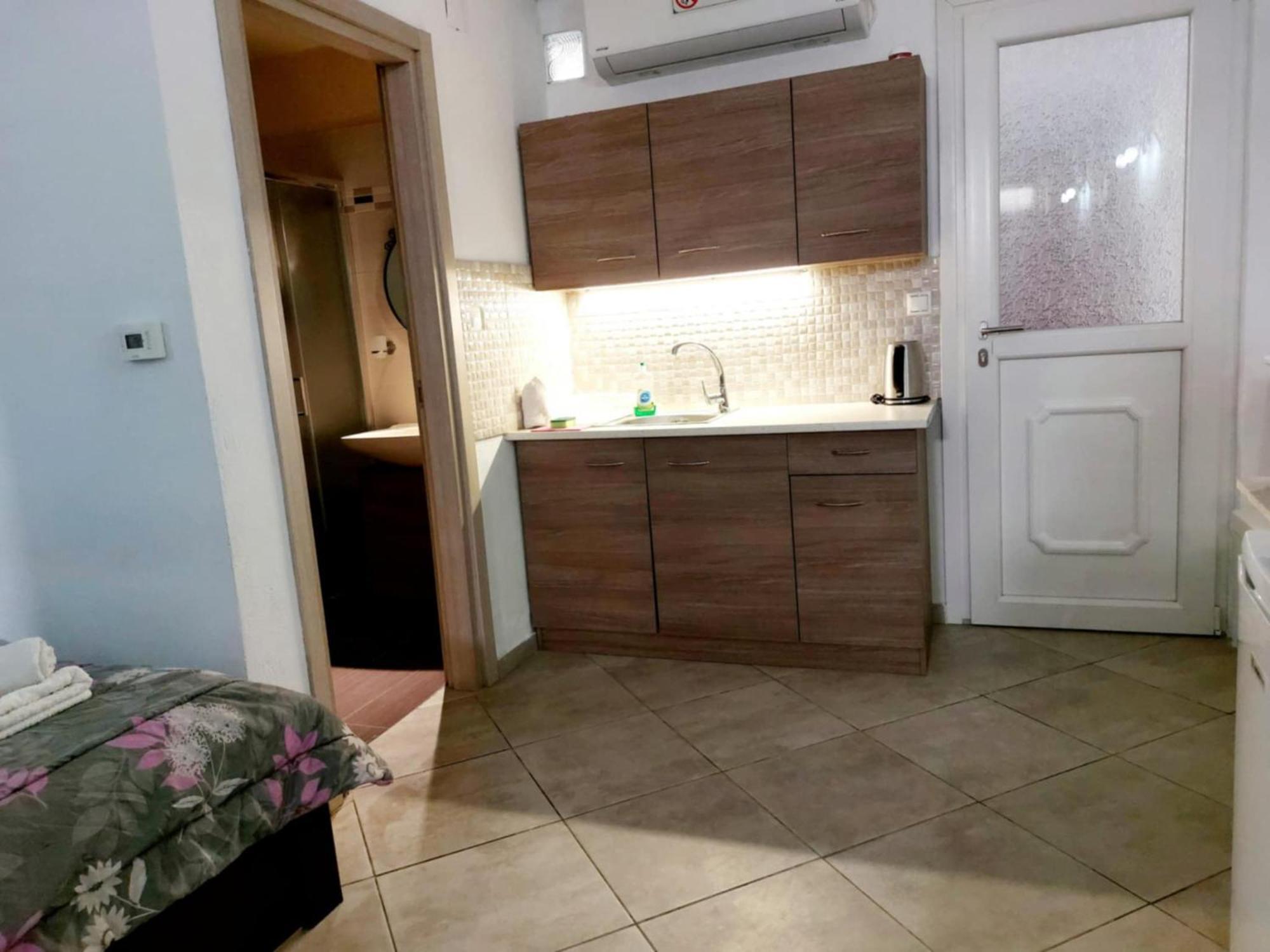 Maria'S Cozy Basement Studio ! Волос Экстерьер фото